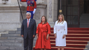 El presidente Mulino fue recibido por la presidenta Dina Boluarte, en el Palacio de Gobierno de Perú.