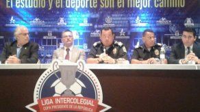 Pinzón evita hablar de jubilación de uniformados Pinzón evita hablar de jubilación de uniformados