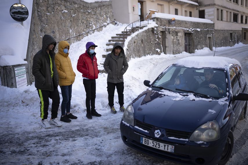 Los trabajadores humanitarios temen que los afganos más acostumbrados a las montañas y los peligros del invierno estén tomando rutas más peligrosas por la nieve que los migrantes de climas más cálidos.