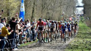 El belga Goolearts en estado grave tras caída en la París-Roubaix