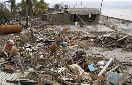 Paloma avanza por el norte de Cuba, tras debilitarse