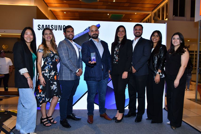 Los nuevos Galaxy Foldables ofrecen una experiencia móvil superior. Los nuevos Galaxy Foldables ofrecen una experiencia móvil superior.