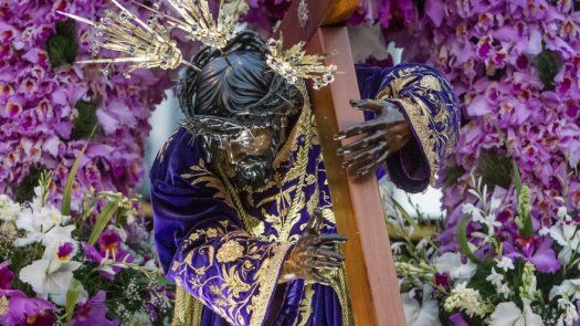 Venezuela peregrina por su Cristo negro