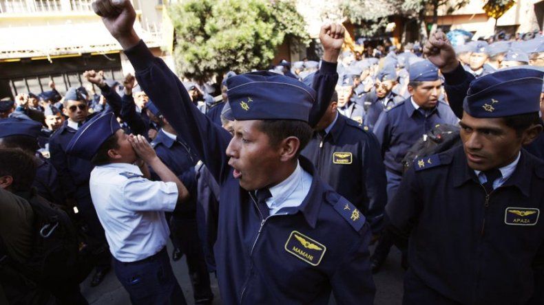 Bolivia: militares dicen que mantendrán huelga