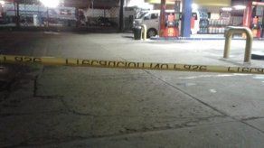 Asesinan a Policía en estación de combustible en la 24 de diciembre