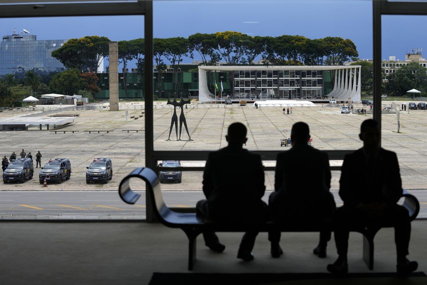 Un panfleto que promovía una mega protesta para recuperar el poder estaba circulando en las redes sociales.