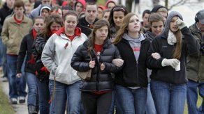 Reanundan clases en secundaria de Ohio tras tiroteo