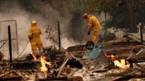 Incendios en California dejan 15 muertos; Trump declara emergencia