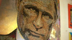Artista ucraniana crea retrato de Vladimir Putin con 5.000 cartuchos de bala