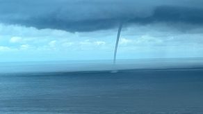 Formación de tromba marina en la bahía de Panamá