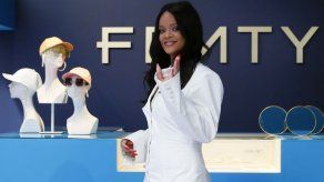 Rihanna hace historia al lanzar marca Fenty en París