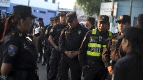 Policía en huelga de hambre reclama mejores condiciones en El Salvador