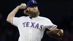 Cashner y Orioles pactan contrato de 2 años