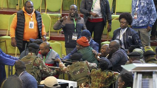 En el oeste de Kenia, algunas personas dijeron que estaban hartas de esperar los resultados, aunque recalcaron que también estaban cansados de los sobresaltos.