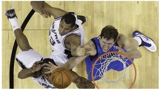 Con juego de equipo, los Spurs derrotan a los Mavericks