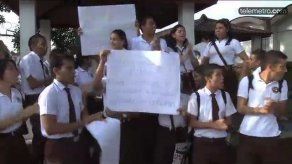 Estudiantes del Moscote se quejan por malas condiciones del plantel