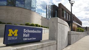 Stephen Shipps se declaró culpable en noviembre de trasportar a una menor a otro estado con el fin de tener relaciones sexuales con ella. Se le acusa de haberlo hecho varias veces entre febrero y julio de 2002.