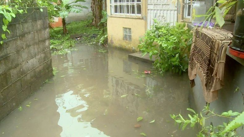 Inundaciones y colapso de muros tras fuertes lluvias con tormentas