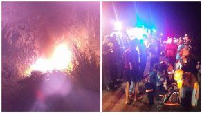 Rescatan a conductor de vehículo incendiado tras caer de puente en Pacora