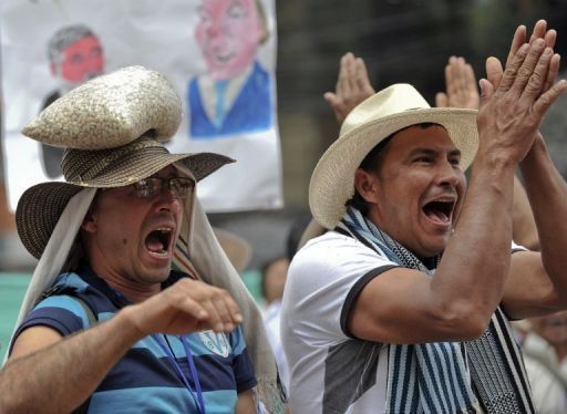 Los cafeteros colombianos comienzan un paro por la crisis del sector