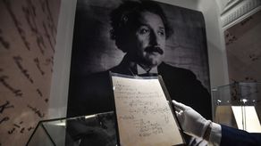 Páginas de uno de los manuscritos preparatorios de la teoría de la relatividad general de Albert Einstein.
