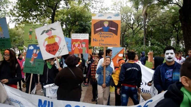 Menores marchan en Asunción contra el abuso y la explotación sexual infantil