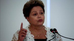 Rosseff dice haber sido mal informada al aprobar compra de refinería en Texas