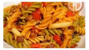 Pasta con pollo al sésamo