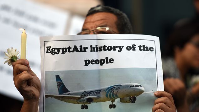 Egipto niega hipótesis de incendio en avión caído