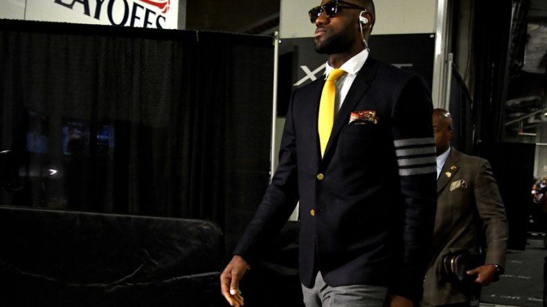 Lebron y Mayweather Jr. honran a Ali como pionero en lucha por atletas negros