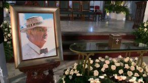 Guardia Presidencial llega a la Catedral para Funeral de Estado de Carles