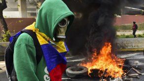 Oposición venezolana marcha en nuevo desafío a Maduro pese a violencia