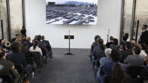 Colombia celebra monumento hecho de armas fundidas de FARC