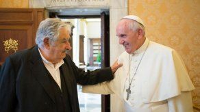 Mujica en Italia se reúne con el papa y presenta libro Mujica en Italia se reúne con el papa y presenta libro