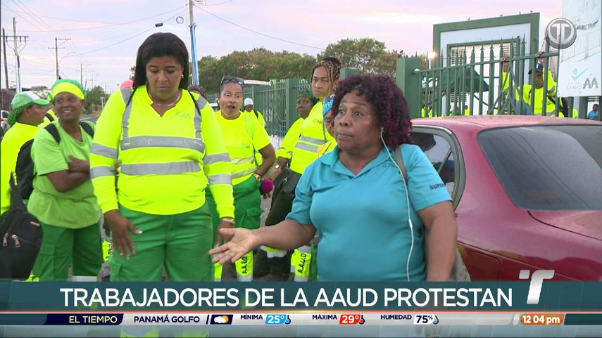Trabajadores de la AAUD reclaman la contratación de un servicio privado.