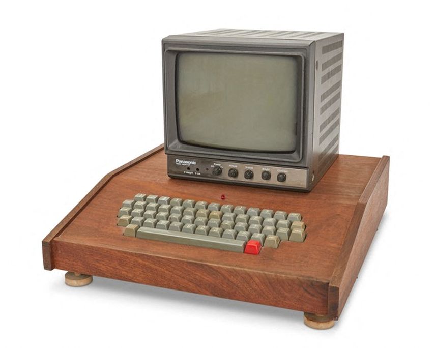 La computadora es aún más única porque está revestida de madera de koa