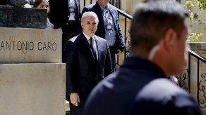 Presidente de Colombia va a velatorio de Betancur y pide pensar sobre legado