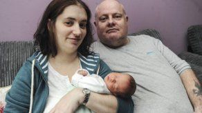 Una bebé con 74 minutos de vida