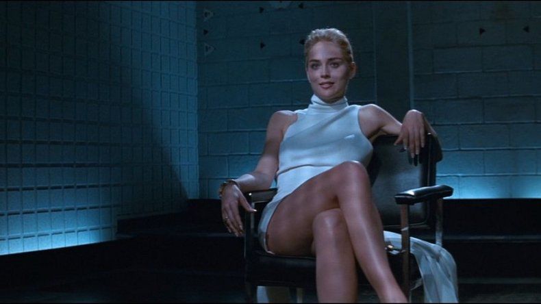 Sharon Stone se disgustó al ver su cruce de piernas en Instinto básico