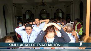 Personal del Hospital Santo Tomás participa de simulacro