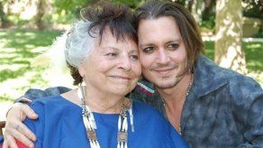 Nombran a Johnny Depp comanche honorario