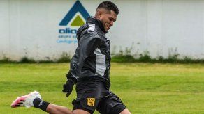 El panameño Rolando Blackburn busca sumar minutos en Copa Libertadores con el The Strongest.