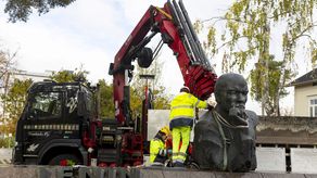 El busto de Lenin estaba en un parque central de Kotka.