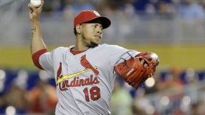 Martínez se lleva pelotazo pero gana con Cardenales
