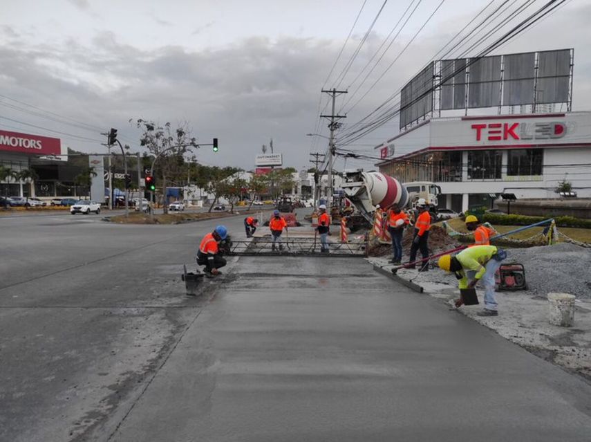 Vista de las reparaciones en la avenida Ricardo J. Alfaro