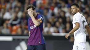 Messi evita derrota pero el Barcelona cede el primer puesto