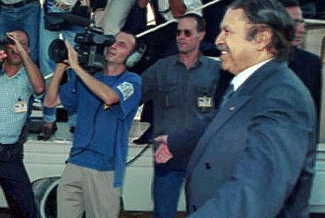Buteflika presenta oficialmente su candidatura para la presidencia de Argelia