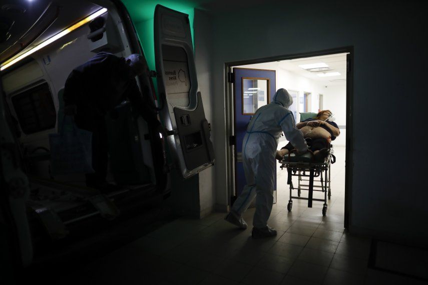 El gobierno de Argentina intenta agilizar el lento plan de inmunización para afrontar la segunda ola de coronavirus.