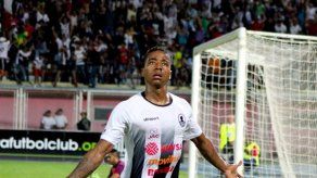 Ricardo Clarke llamado a entrenar por el DT Bolillo Gómez