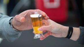Azafata musulmana es suspendida por negarse a servir alcohol